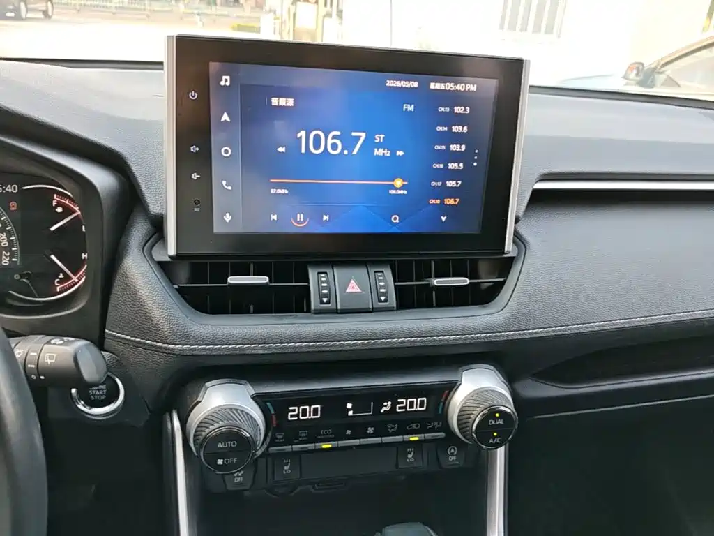 Toyota RAV4 — миниатюра 9