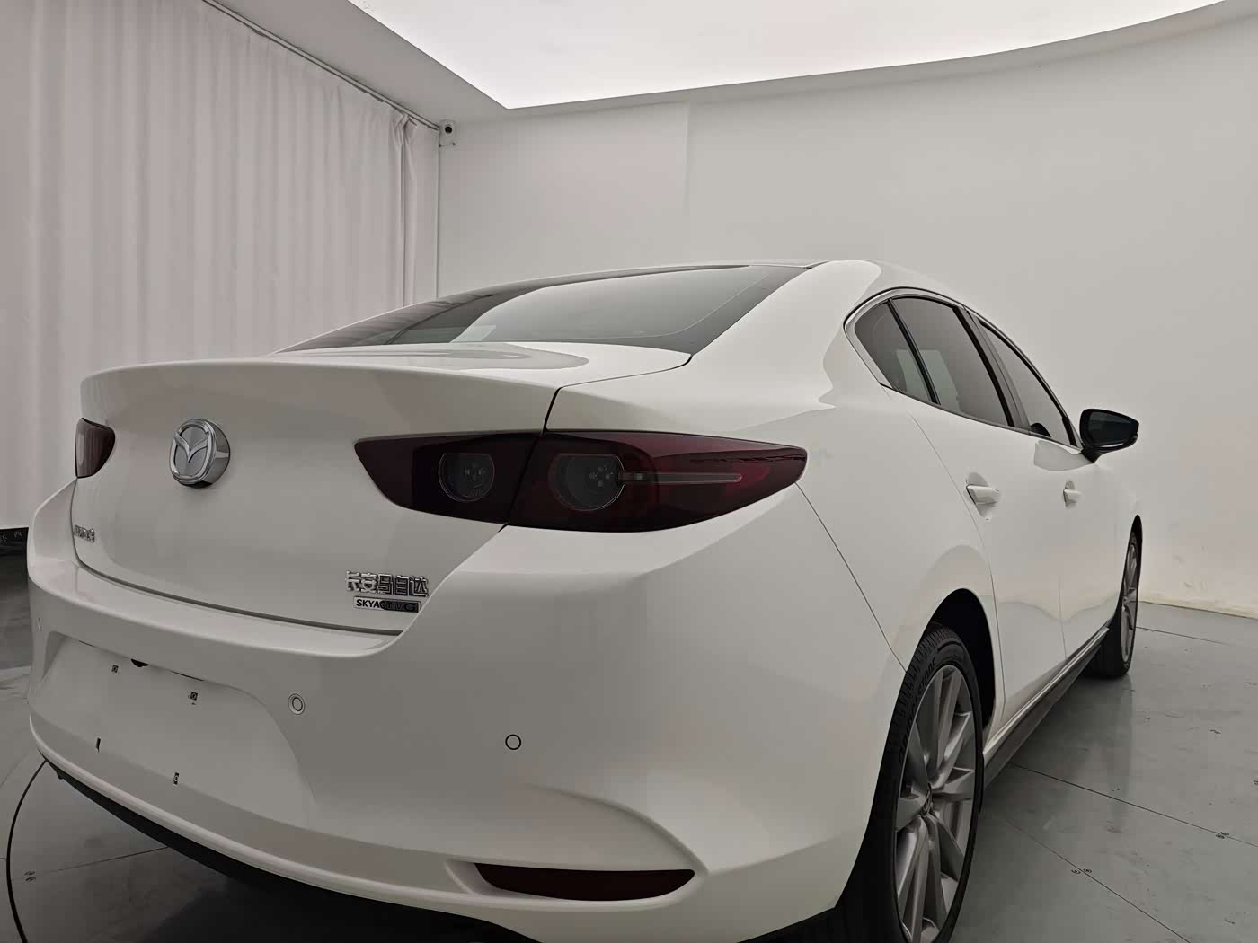 Mazda Mazda3 Axela 2.0 л 2021 г. Белый, пробег 28000 км
