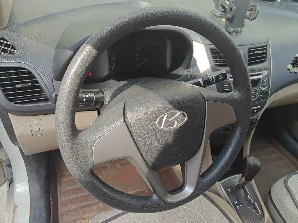Hyundai Verna — миниатюра 3