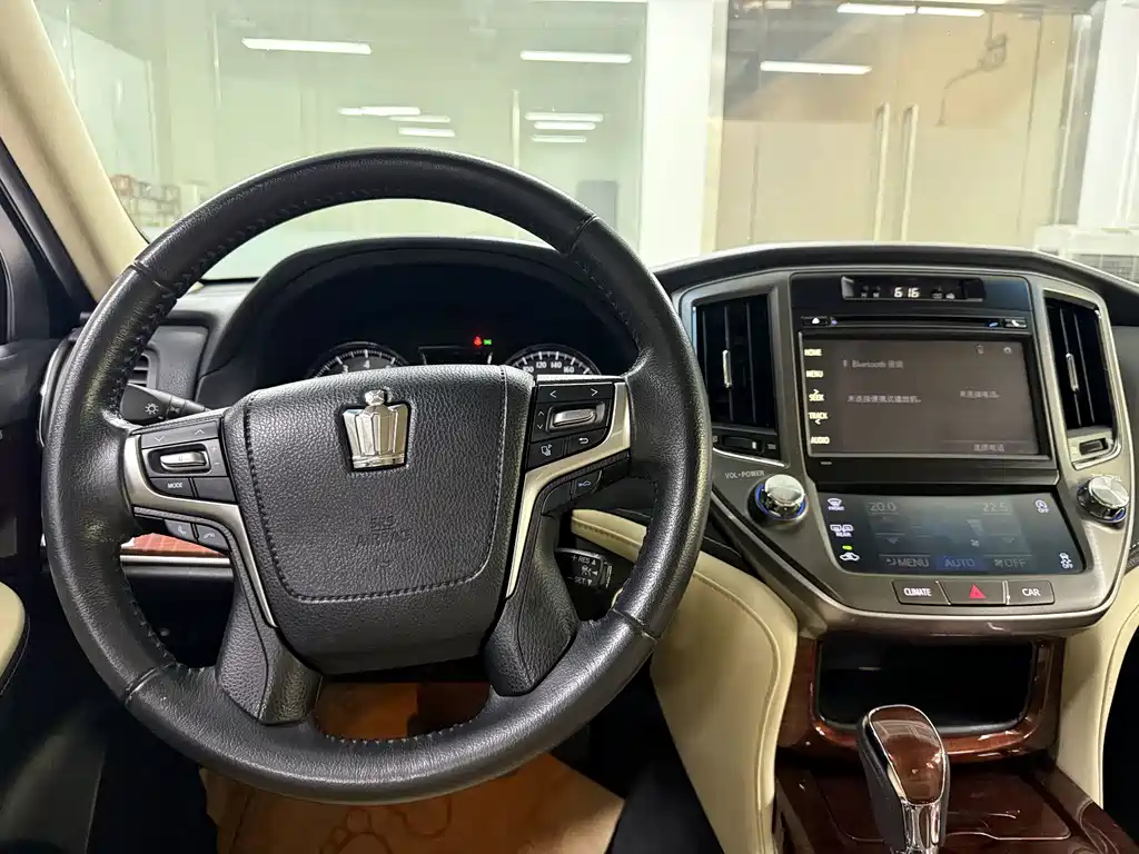 Toyota Crown — миниатюра 17