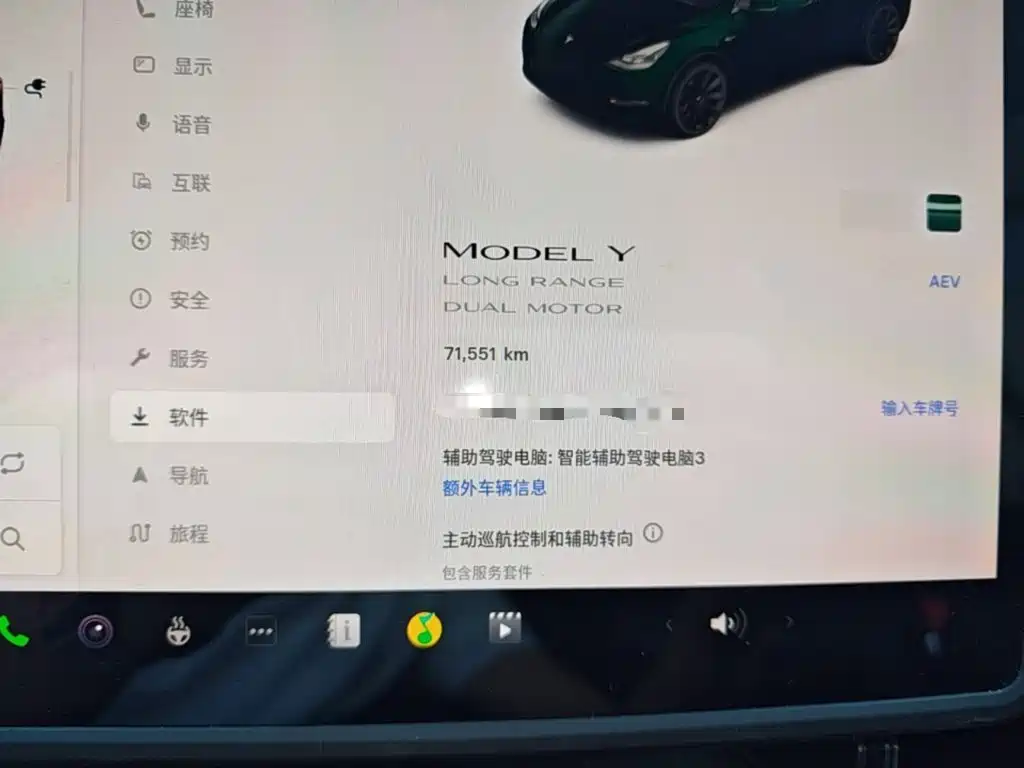 Tesla Model Y — миниатюра 12