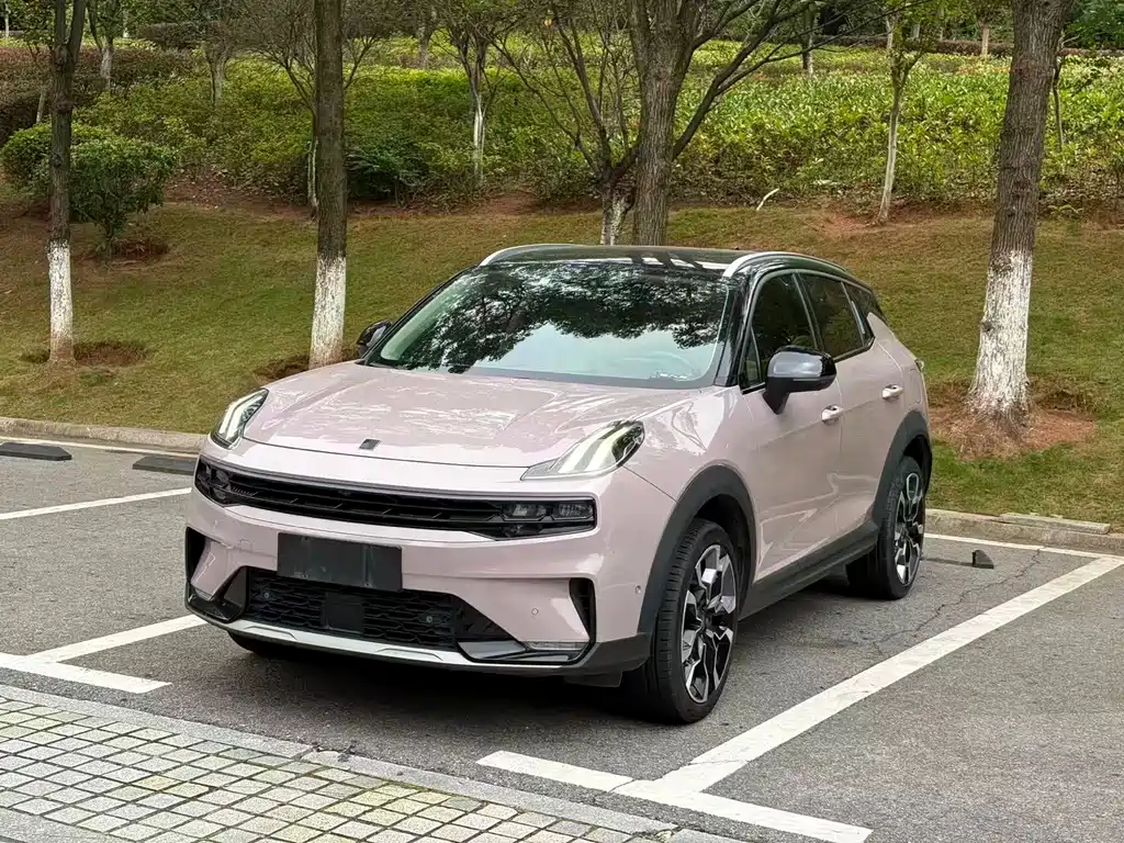 Lynk & Co 06
