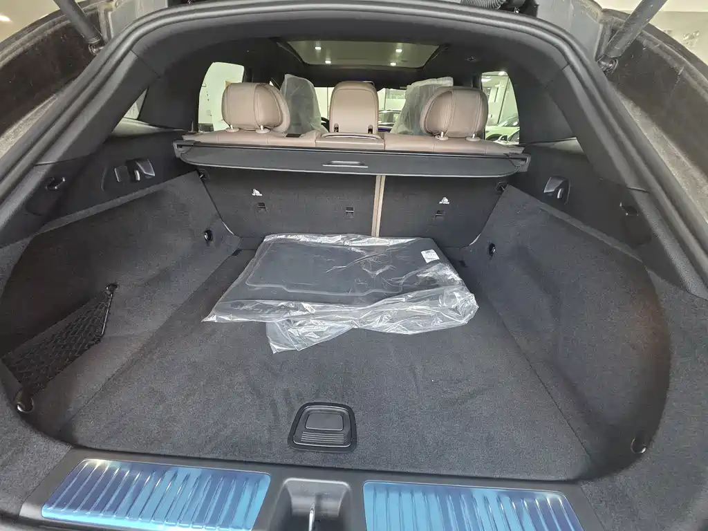 Mercedes-Benz EQE SUV — миниатюра 9