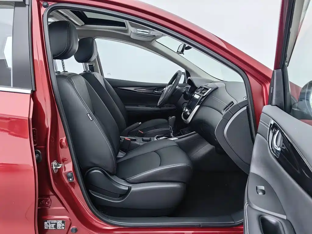 Nissan Tiida — миниатюра 23