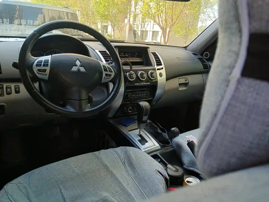Mitsubishi Pajero Sport — миниатюра 11