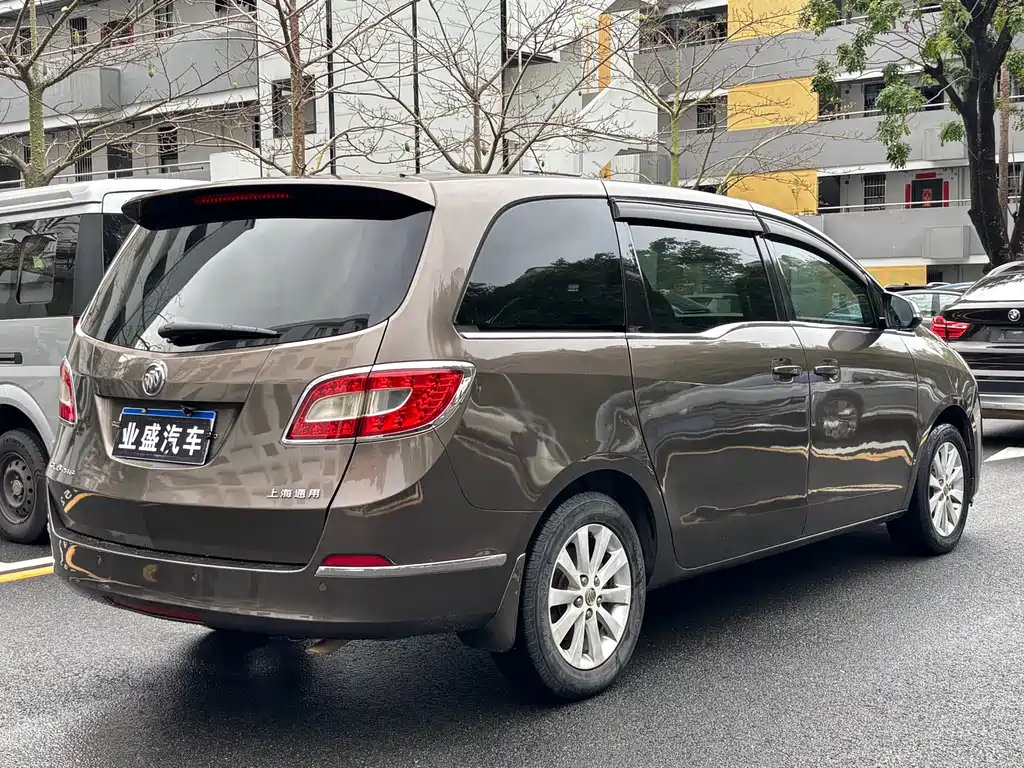 Buick GL8 2011 2.4L CT Luxury Comfort