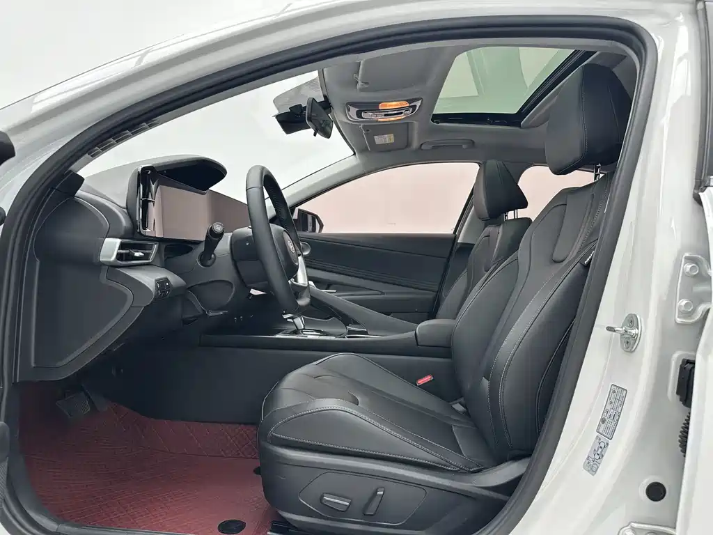 Hyundai Elantra 2022 1.5L CVT LUX Luxury