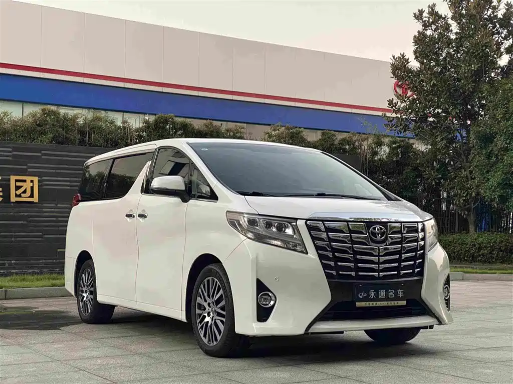 Toyota Alphard — миниатюра 3