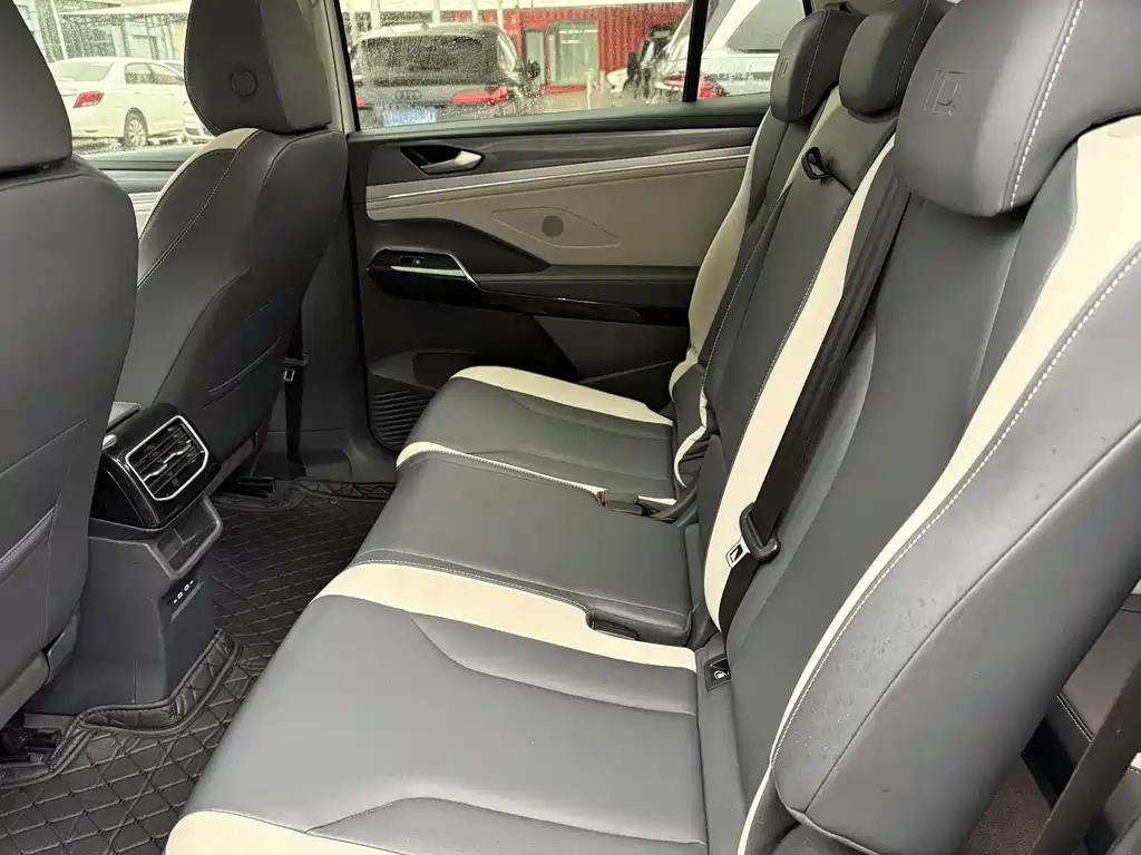 VOLKSWAGEN ID.6 CROZZ