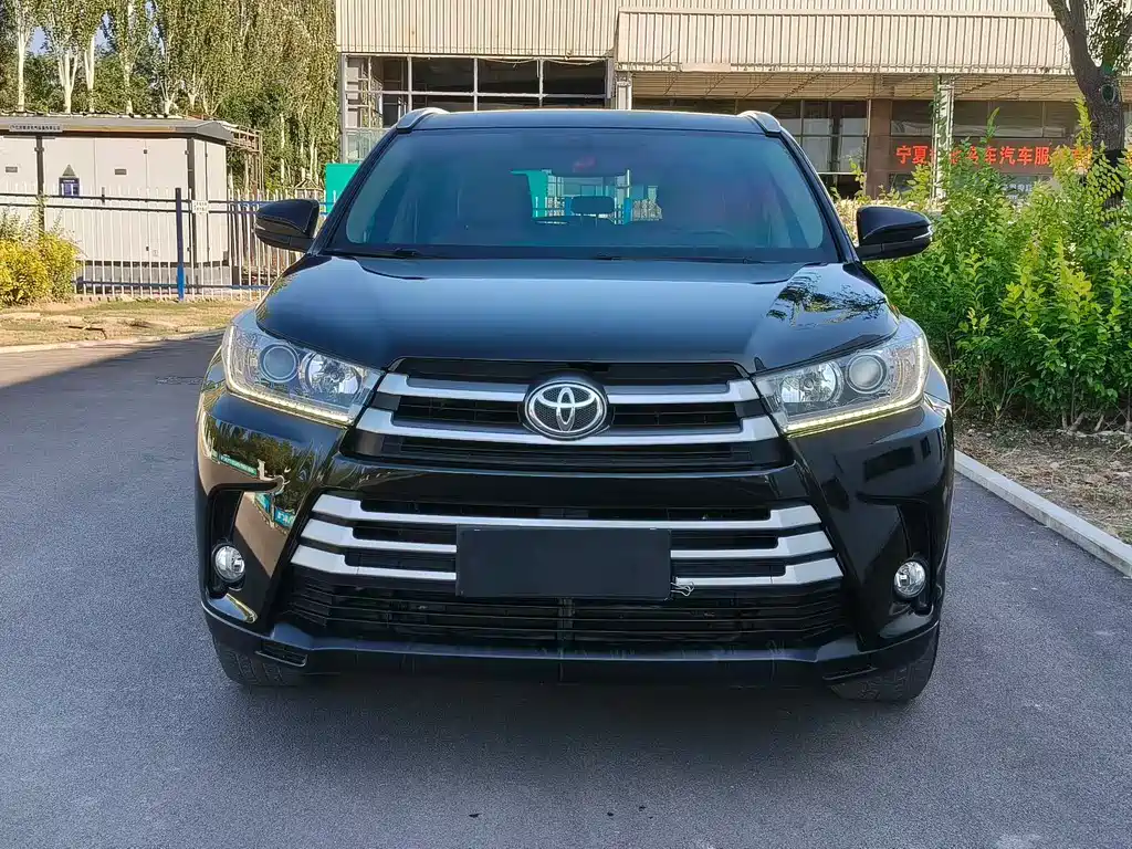 TOYOTA HIGHLANDER