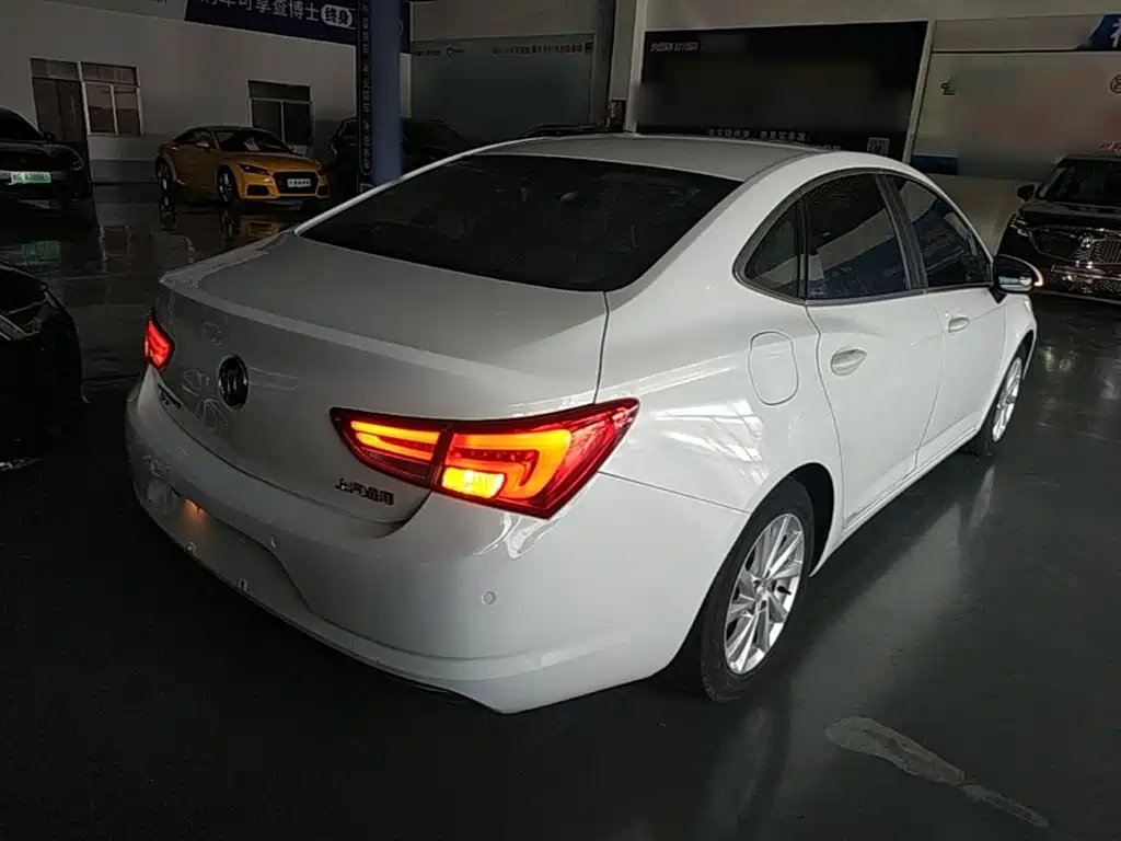 Buick Verano — миниатюра 7