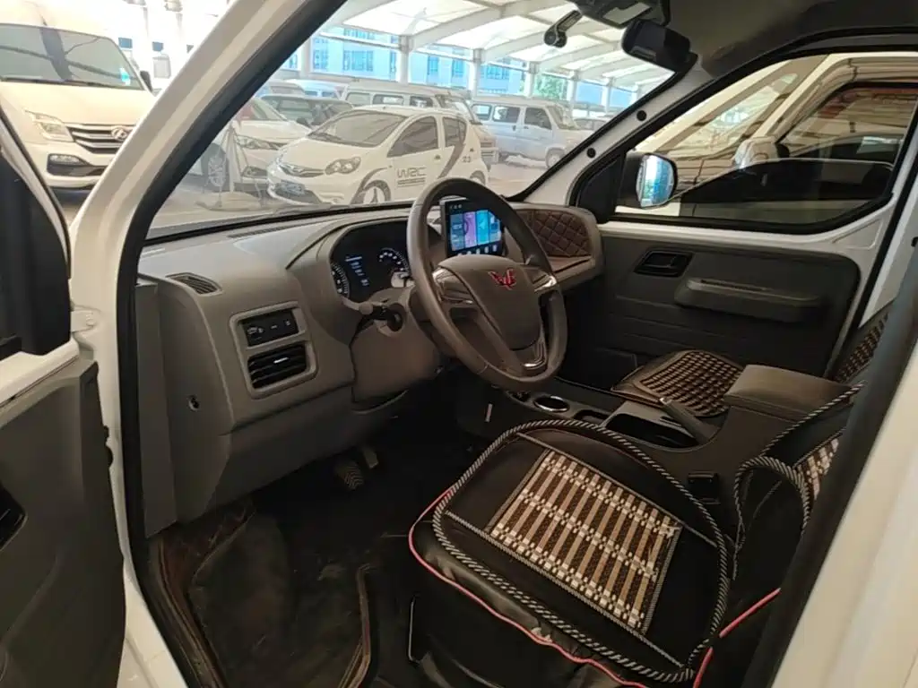 Wuling Yangguang — миниатюра 15