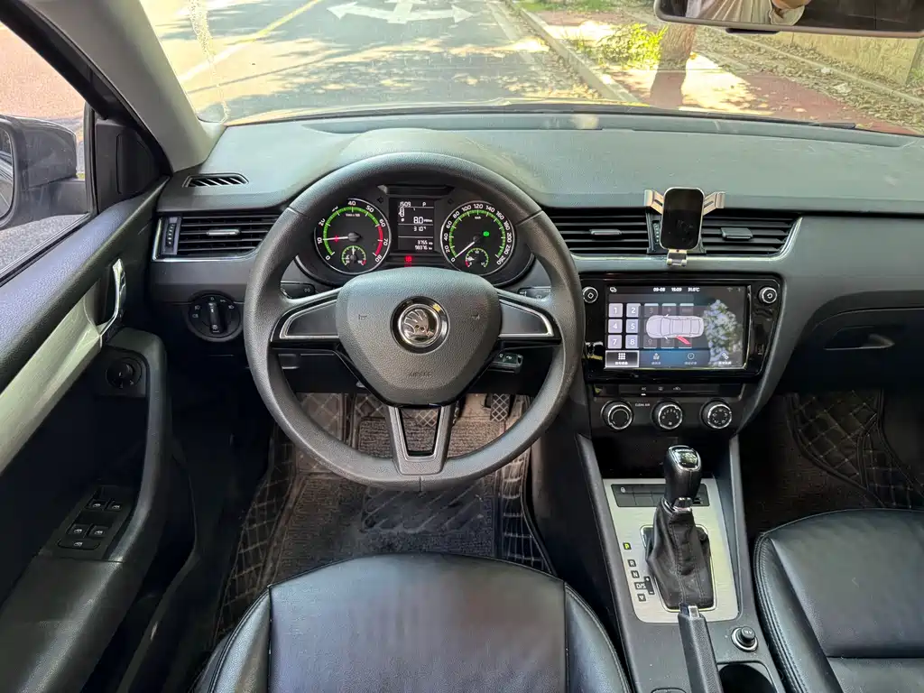 Skoda Octavia — миниатюра 6