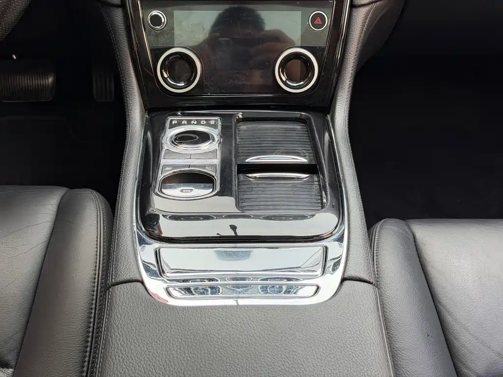 Jaguar XJ — миниатюра 19