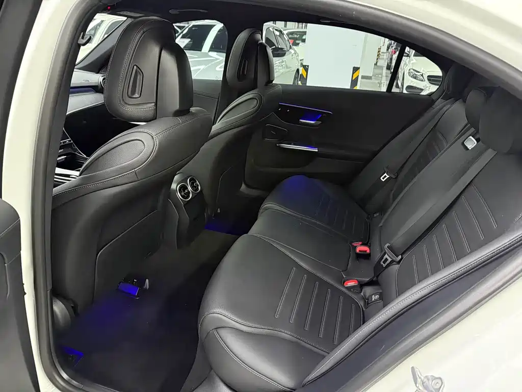 Mercedes-Benz C-Class — миниатюра 11