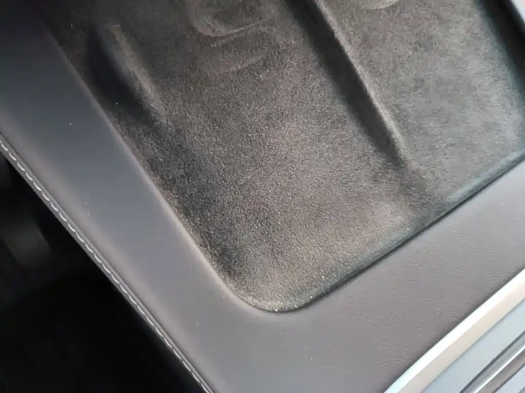 Tesla Model Y — миниатюра 9