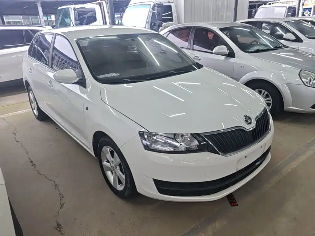 Skoda Rapid Spaceback — миниатюра 4