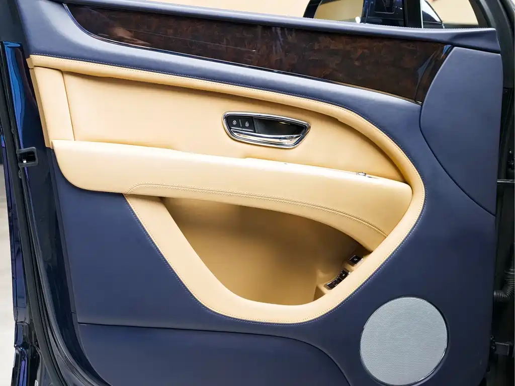 Bentley Bentayga — миниатюра 10