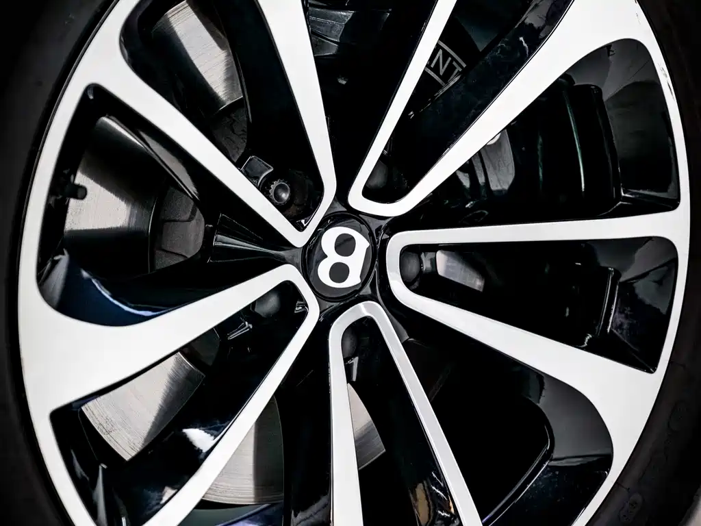 Bentley Bentayga — миниатюра 9
