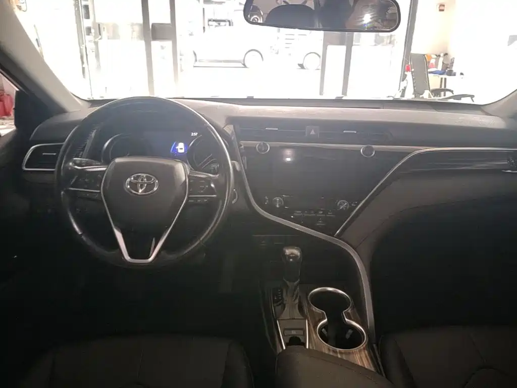 Toyota Camry — миниатюра 10