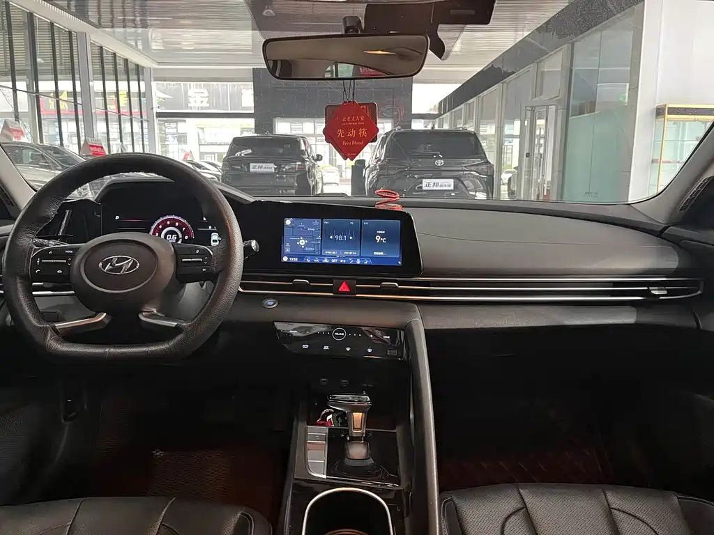 Hyundai Elantra — миниатюра 8