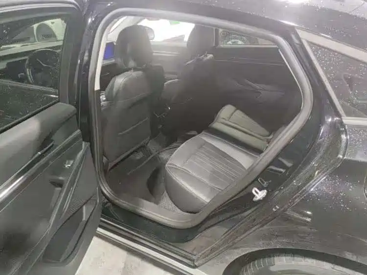 Ford Mondeo — миниатюра 7