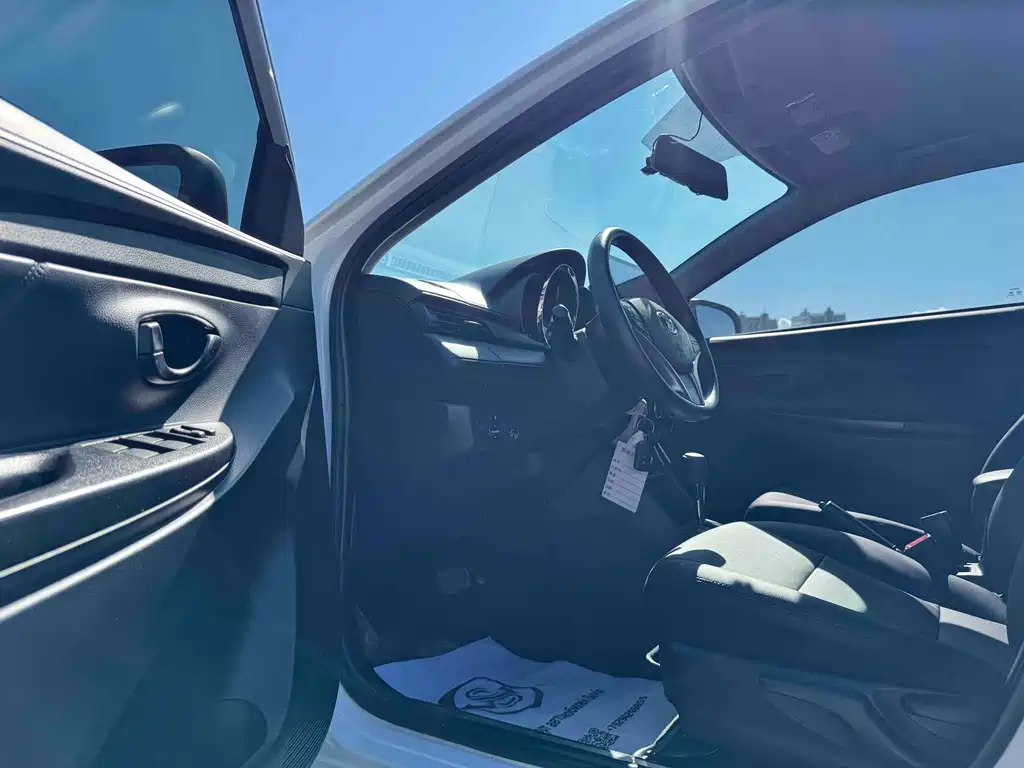 Toyota Yaris L — миниатюра 7