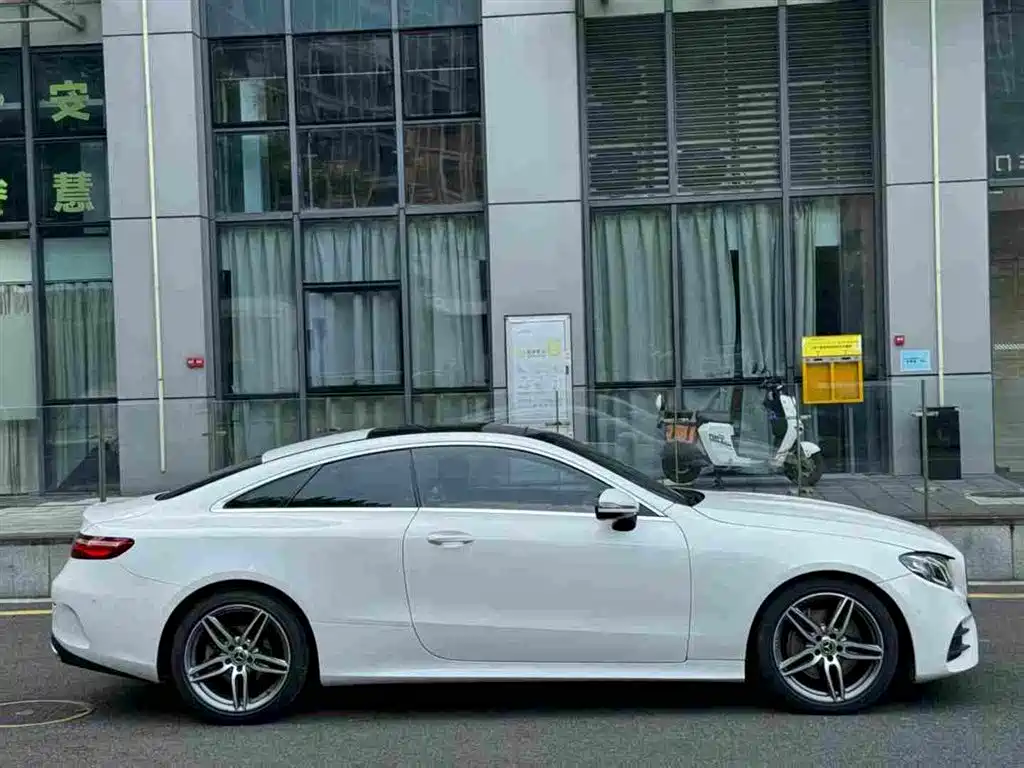 Mercedes-Benz E-Class (Import) — миниатюра 4
