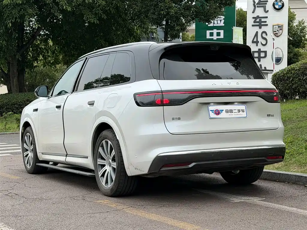Aito M8 2025 Max+ 53.4kWh 6 мест (192 )