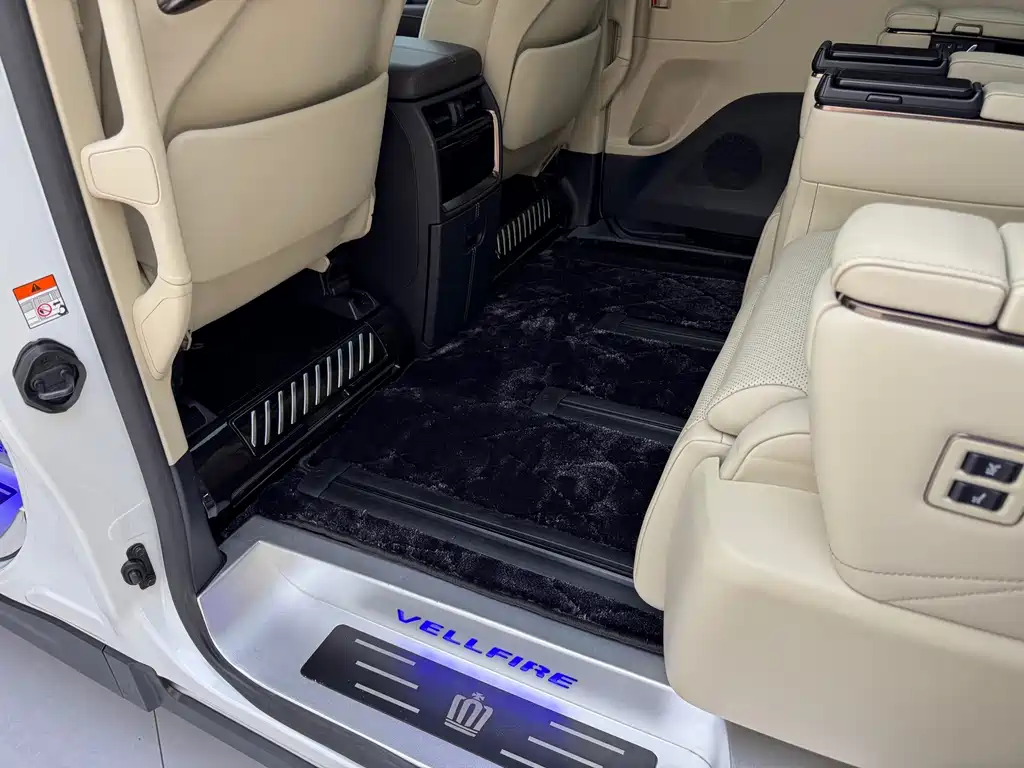 Toyota Vellfire — миниатюра 6