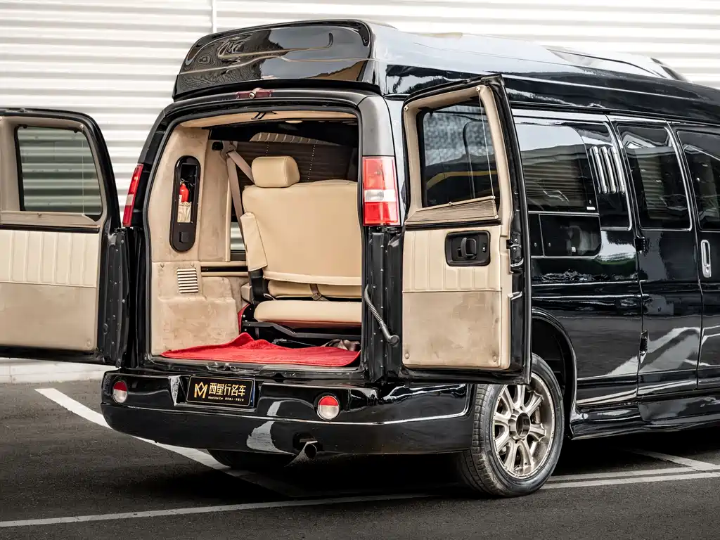 GMC Savana — миниатюра 5