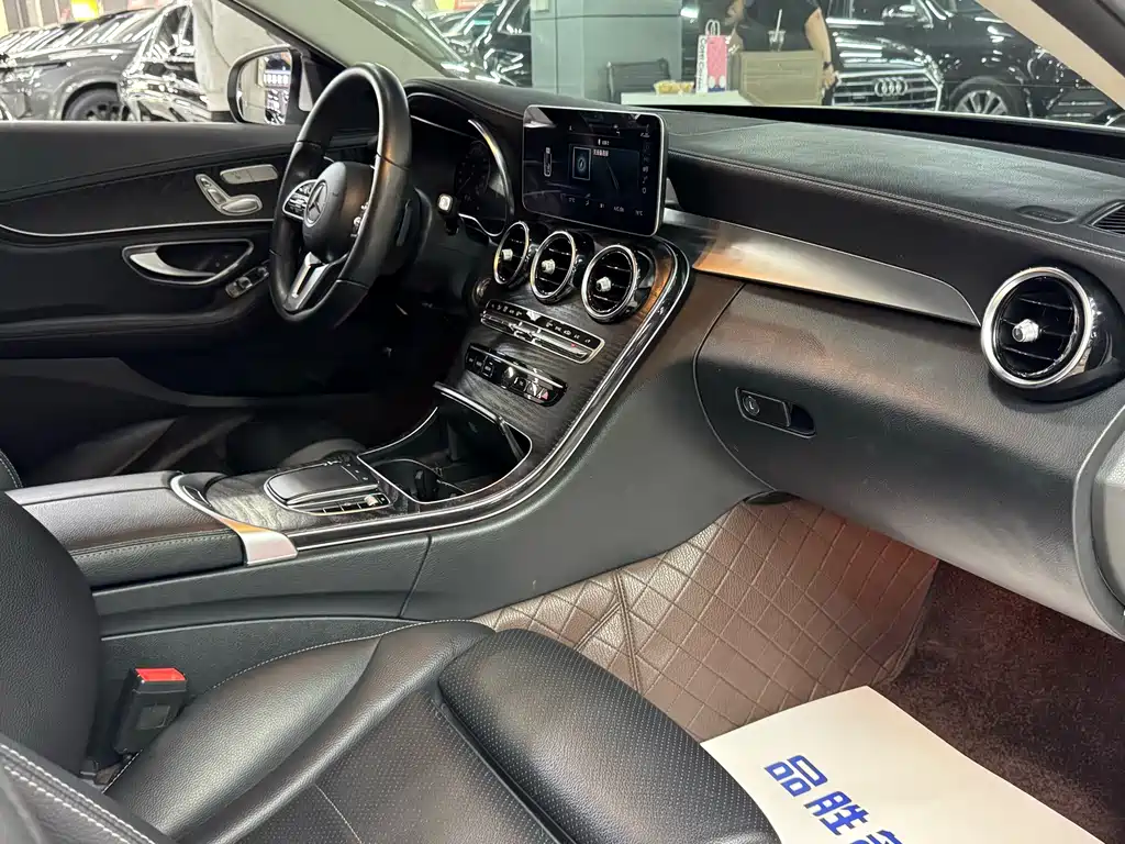 Mercedes-Benz C-Class — миниатюра 12