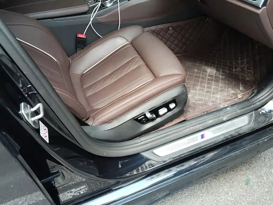 BMW 5 Series — миниатюра 8
