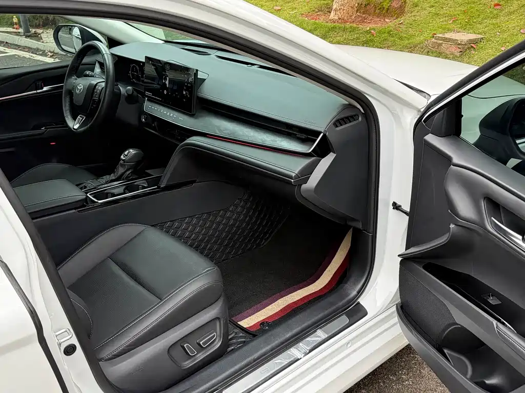 Toyota Camry — миниатюра 4