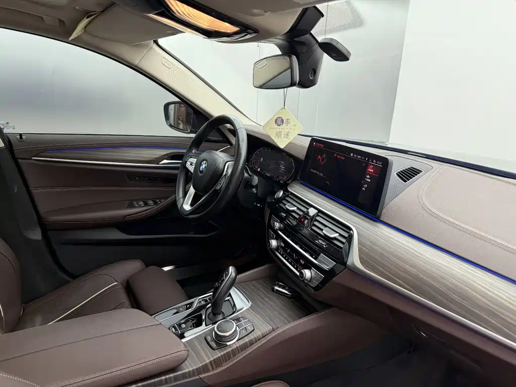 BMW 5 Series — миниатюра 15