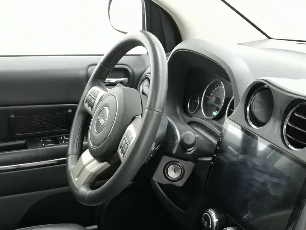 Jeep Compass (Import) — миниатюра 22