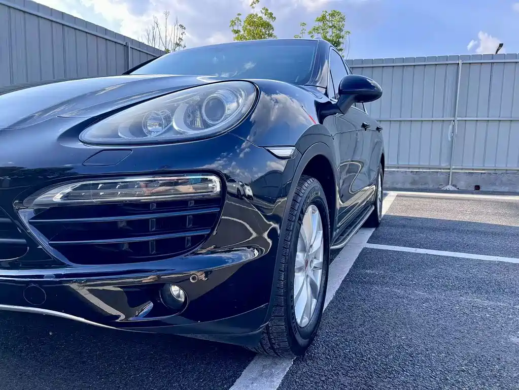 Porsche Cayenne — миниатюра 7