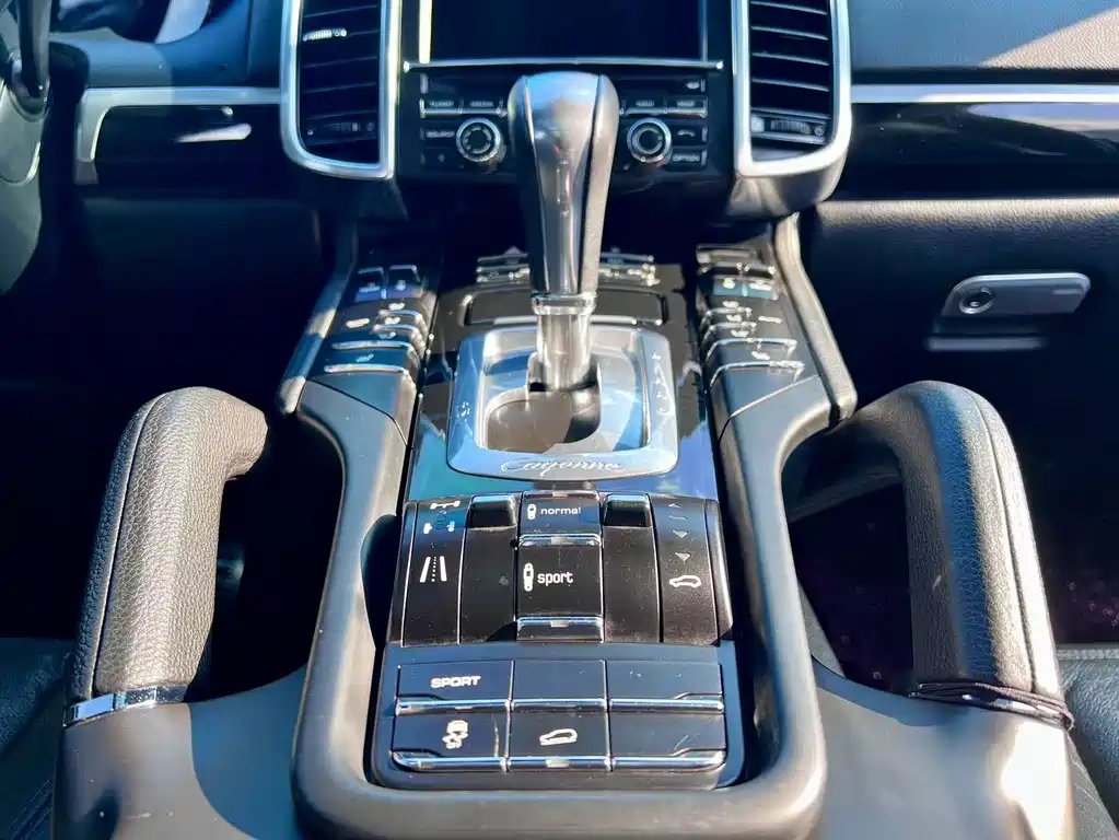 Porsche Cayenne — миниатюра 14