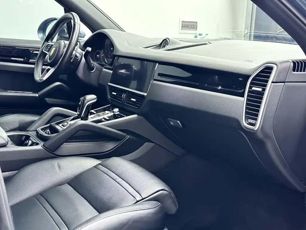 Porsche Cayenne — миниатюра 16
