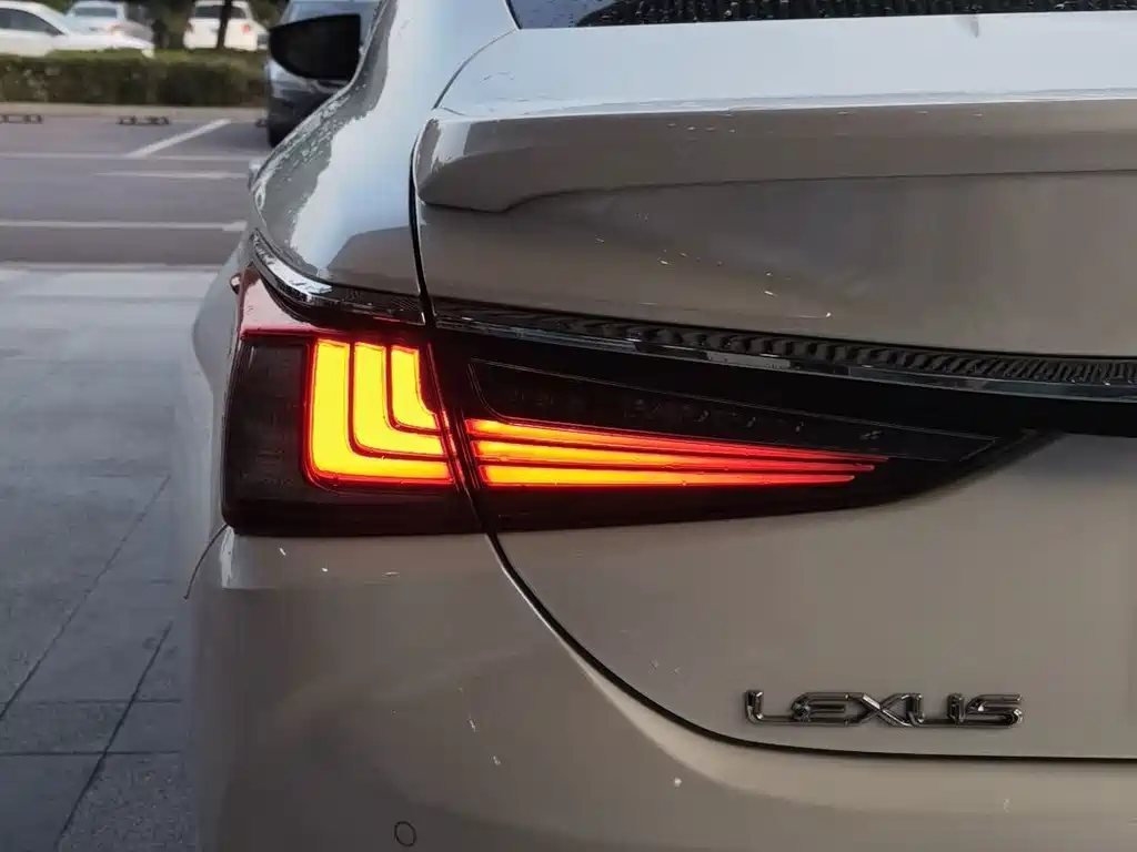 Lexus ES — миниатюра 5