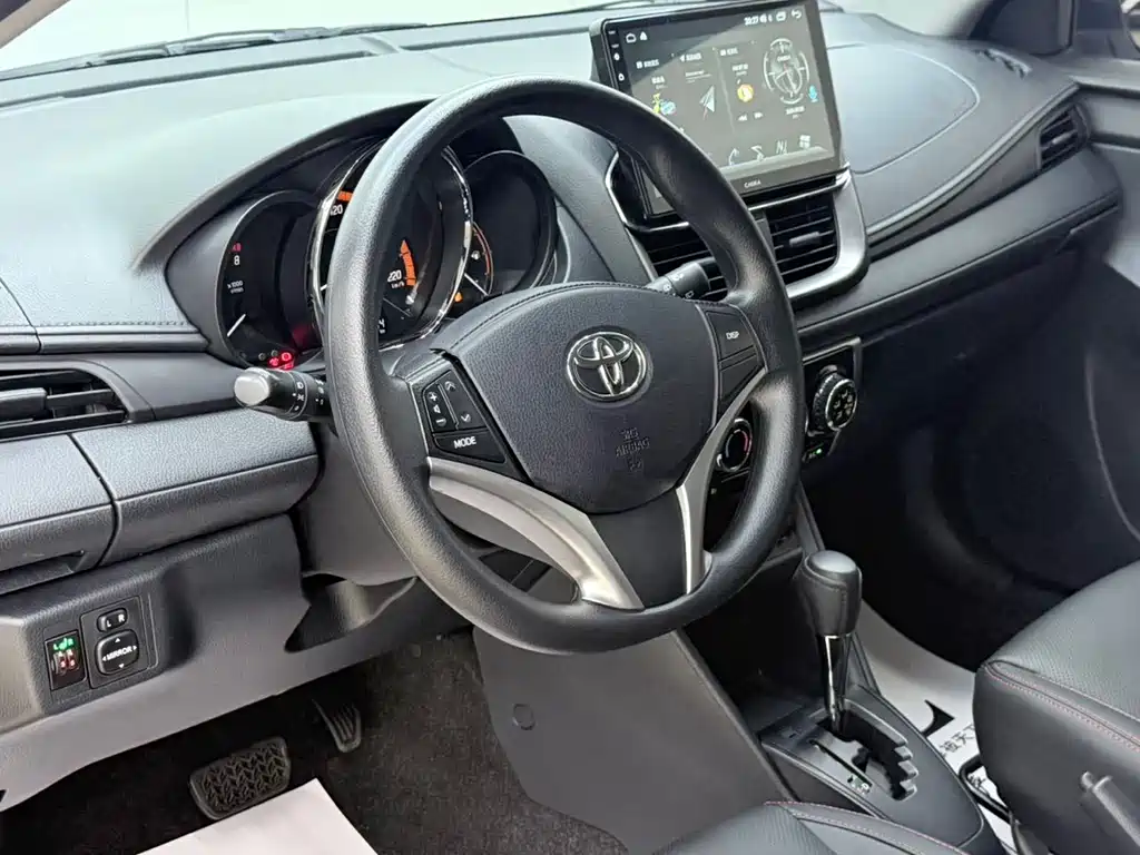 Toyota Yaris L — миниатюра 7