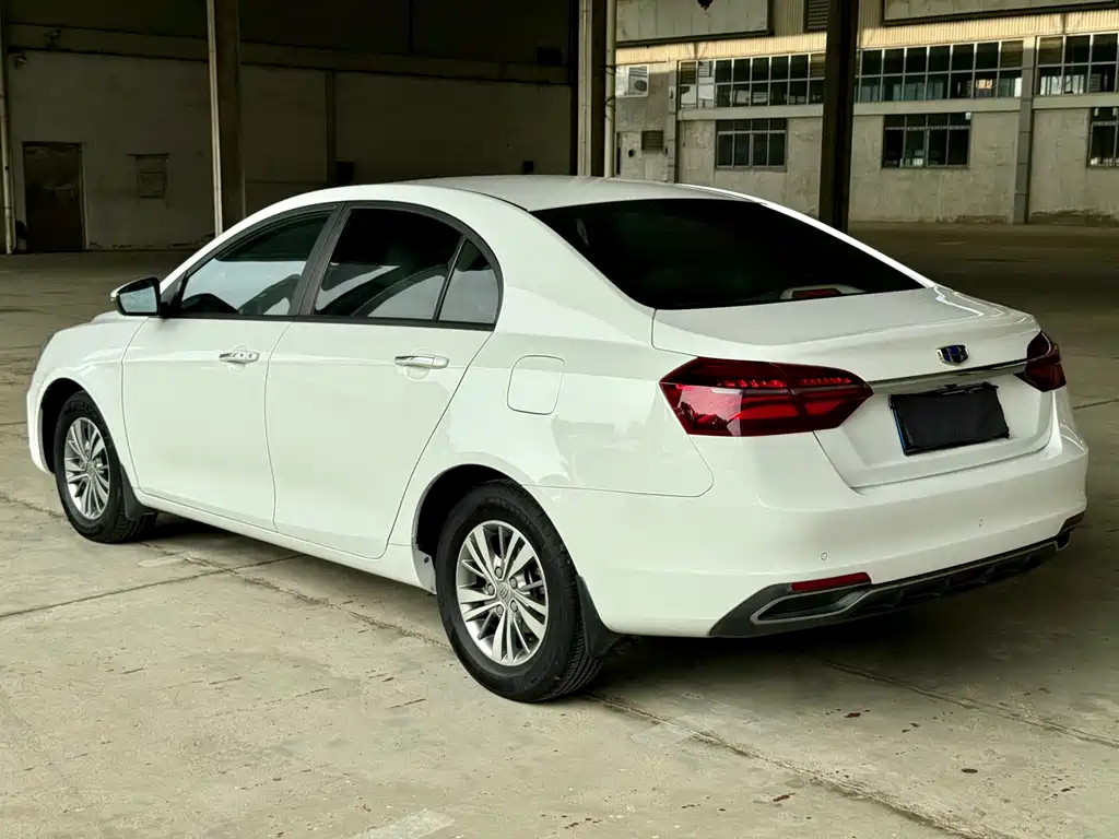 Geely Emgrand — миниатюра 11