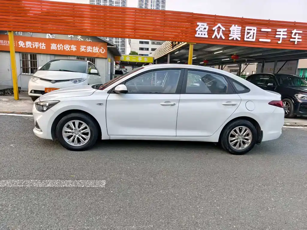 Hyundai Elantra — миниатюра 9