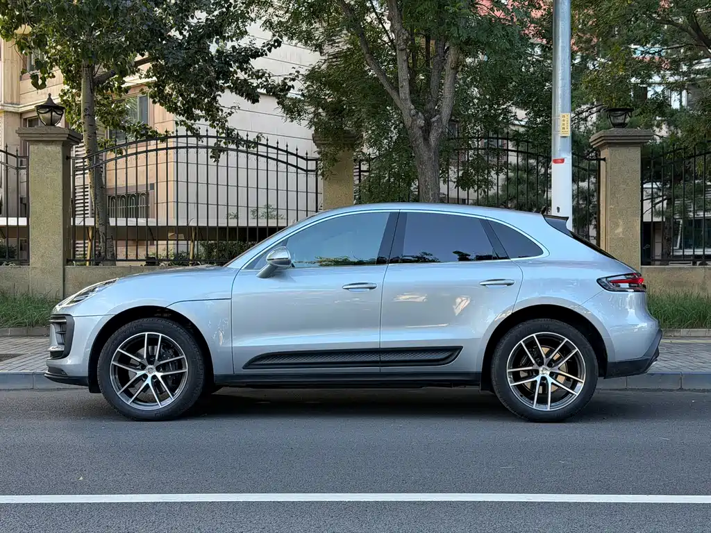 Porsche Macan — миниатюра 3