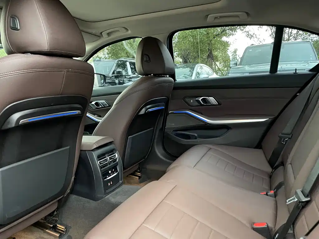 BMW 3 Series — миниатюра 8
