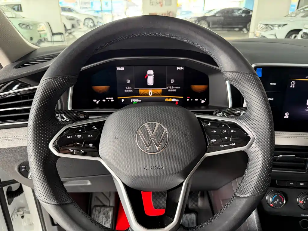 Volkswagen Tiguan L — миниатюра 13