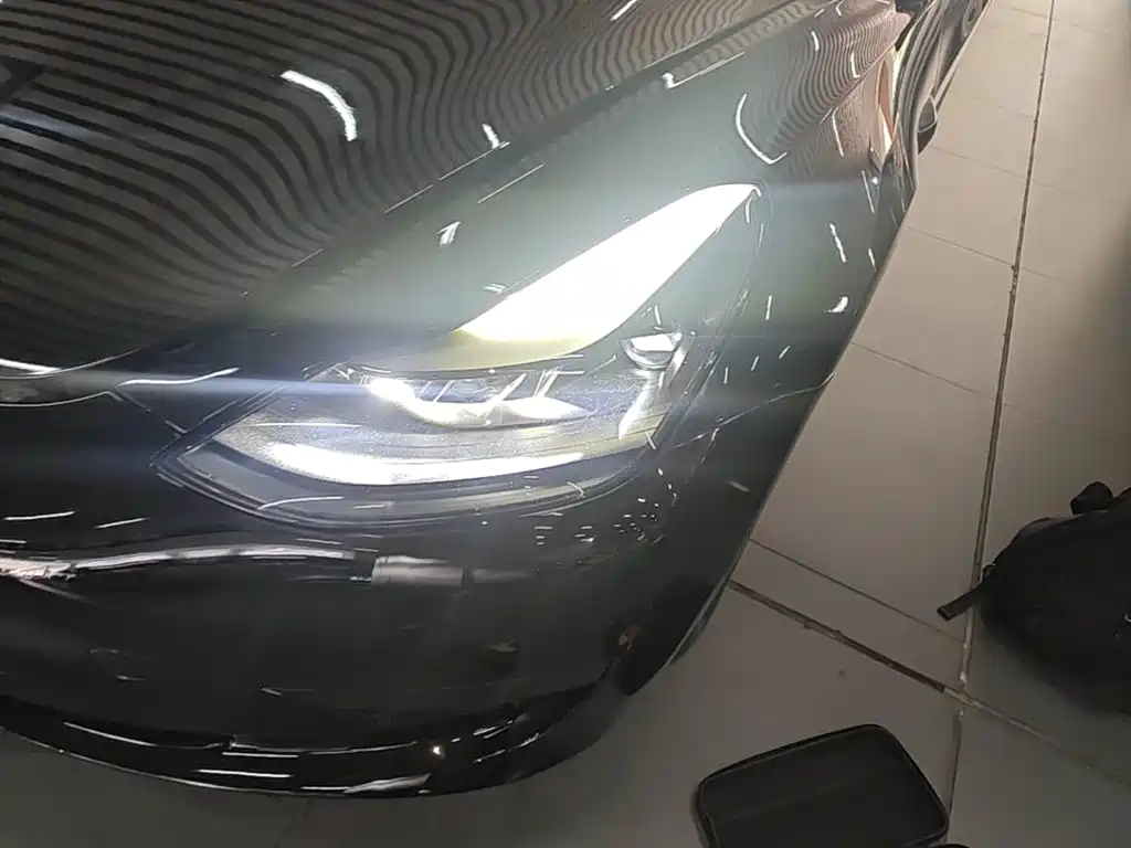 Tesla Model 3 — миниатюра 24