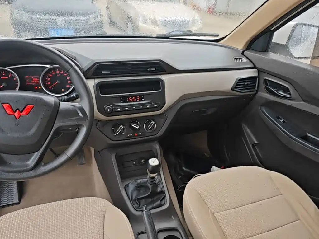 Wuling Hongguang — миниатюра 13