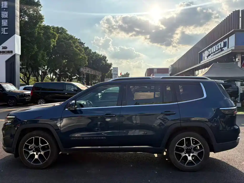 Jeep Grand Commander — миниатюра 3