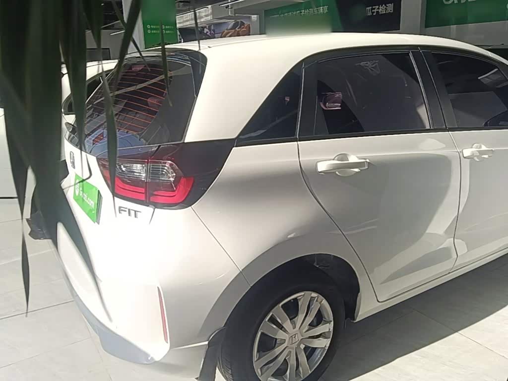 Honda Fit 1.5 л 2022 г. Белый, пробег 39000 км